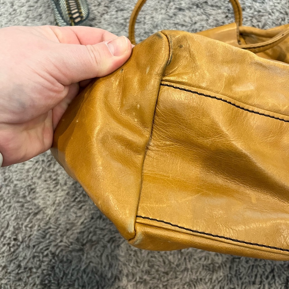 Hobo Sheila Large Satchel in Natural Crossbody Bag - Picture 4 of 11